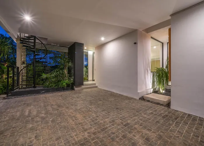Villa The Luminous - Luxury Lush Cliffside 3br In *