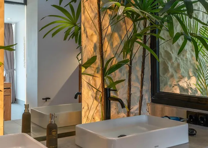 Villa The Luminous - Luxury Lush Cliffside 3br In *