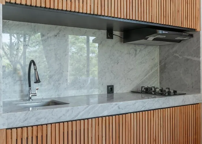 The Luminous - Luxury Lush Cliffside 3br In