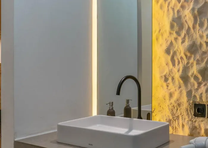 Villa The Luminous - Luxury Lush Cliffside 3br In