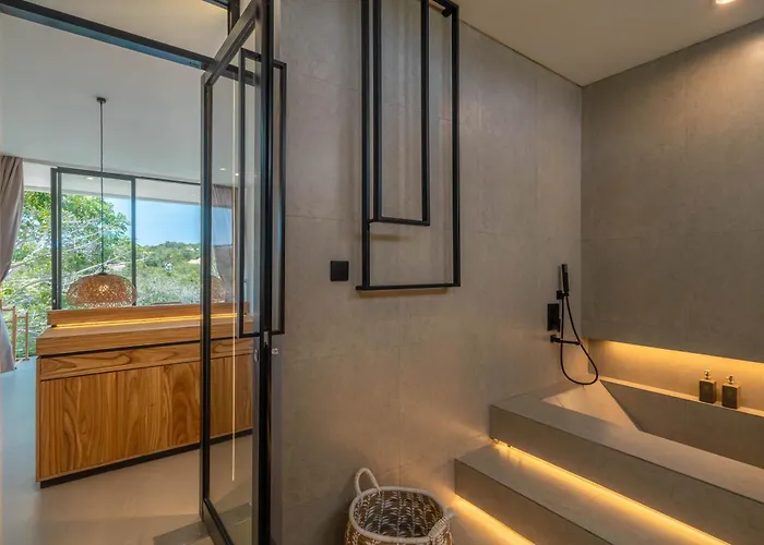 The Luminous - Luxury Lush Cliffside 3br In