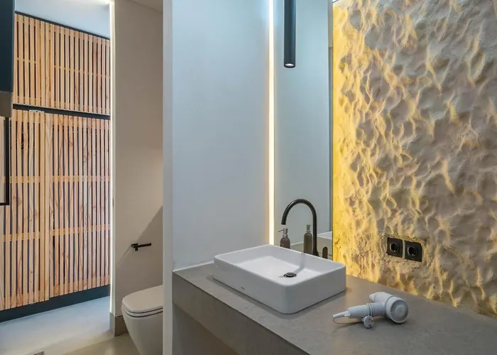 Villa The Luminous - Luxury Lush Cliffside 3br In Uluwatu