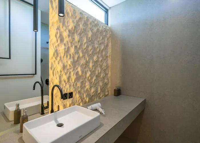 The Luminous - Luxury Lush Cliffside 3br In *