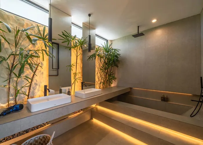 Villa The Luminous - Luxury Lush Cliffside 3br In Uluwatu